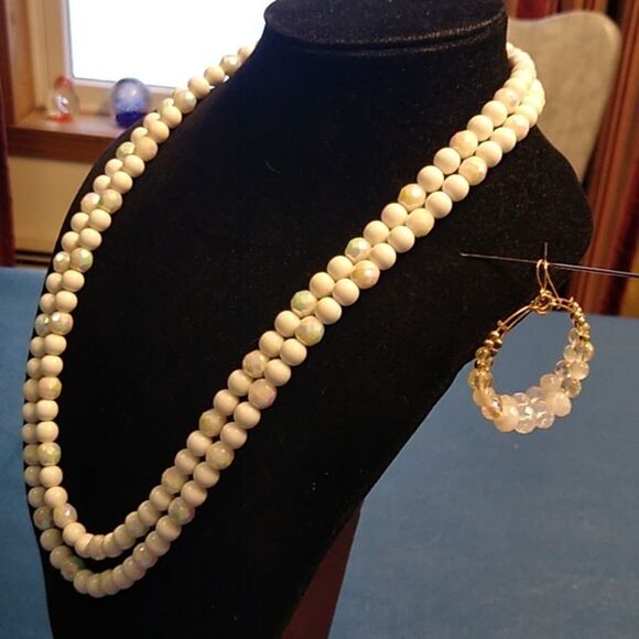 Vintage Faceted and Smooth Beaded Necklace & Earrings Gold Tone Metal - Picture 2 of 11